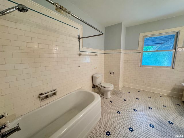 387 N KELLOGG Street, Galesburg, IL 61401