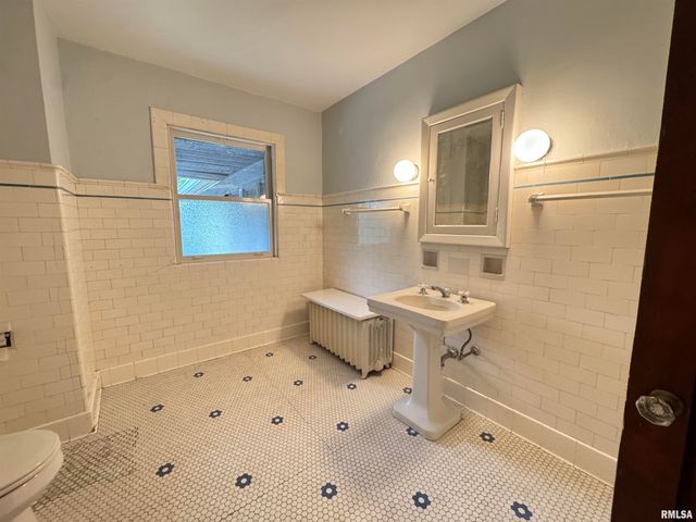 387 N KELLOGG Street, Galesburg, IL 61401