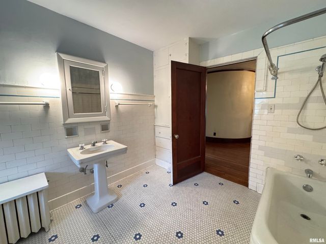 387 N KELLOGG Street, Galesburg, IL 61401