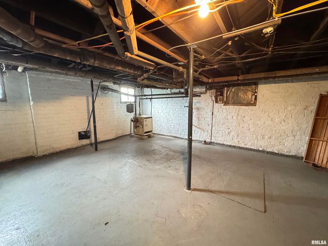 387 N KELLOGG Street, Galesburg, IL 61401