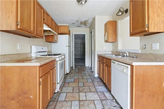 5633 Tunbridge Wells Court, Lithonia, GA 30058