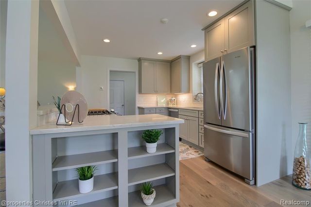 7258 Green Meadow Lane, Canton, MI 48187
