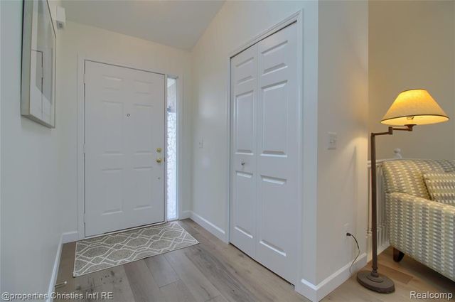 7258 Green Meadow Lane, Canton, MI 48187
