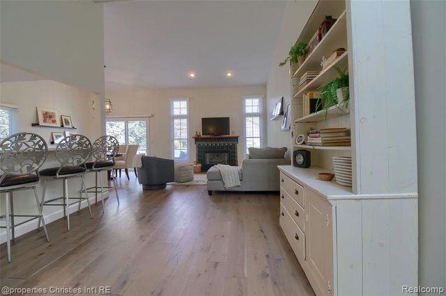 7258 Green Meadow Lane, Canton, MI 48187