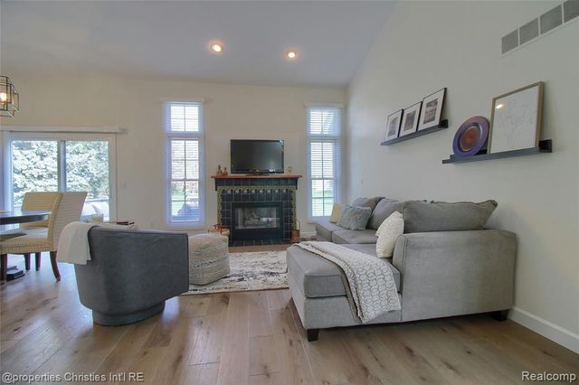 7258 Green Meadow Lane, Canton, MI 48187