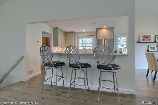 7258 Green Meadow Lane, Canton, MI 48187