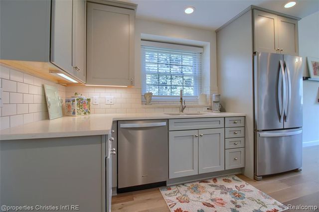 7258 Green Meadow Lane, Canton, MI 48187
