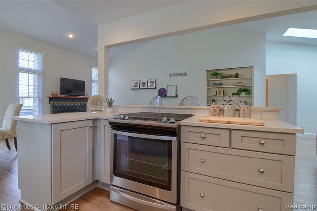 7258 Green Meadow Lane, Canton, MI 48187