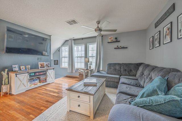1133 Keystone Lane, Pleasant Hill, IA 50327