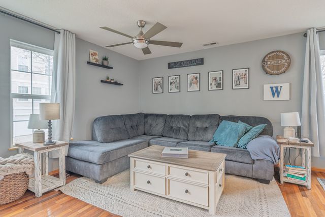 1133 Keystone Lane, Pleasant Hill, IA 50327