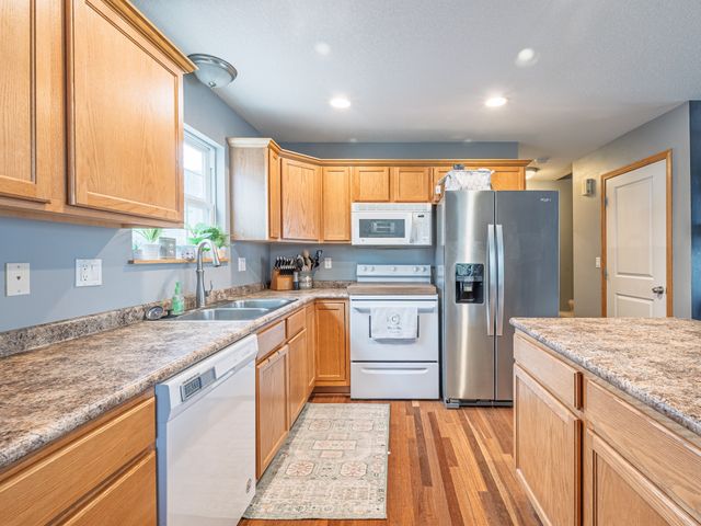 1133 Keystone Lane, Pleasant Hill, IA 50327