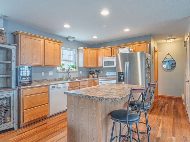 1133 Keystone Lane, Pleasant Hill, IA 50327