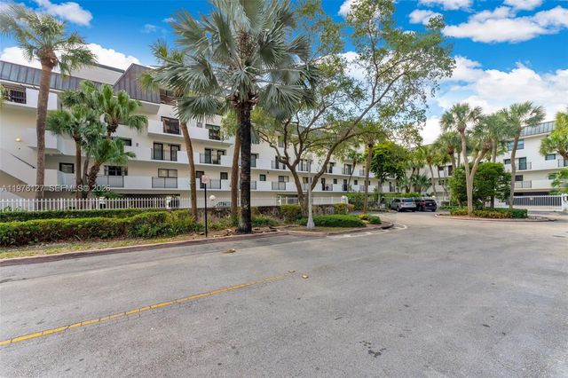 6901 Edgewater Dr 315, Coral Gables, FL 33133