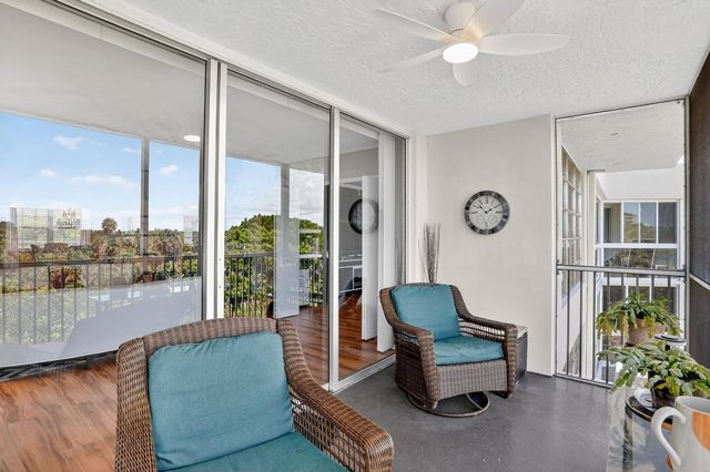 3960 Oaks Clubhouse Drive 504, Pompano Beach, FL 33069