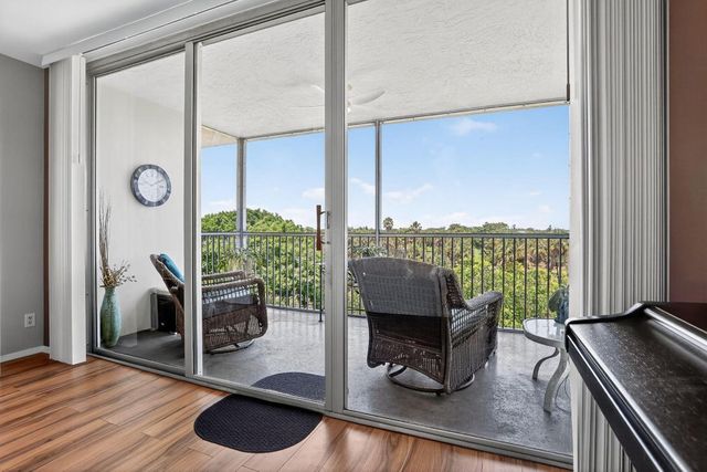 3960 Oaks Clubhouse Drive 504, Pompano Beach, FL 33069