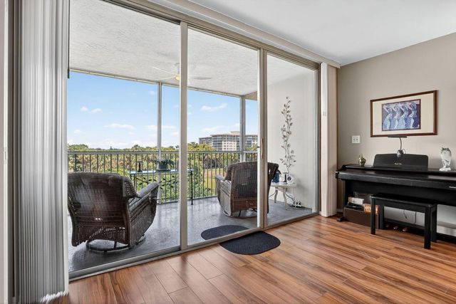 3960 Oaks Clubhouse Drive 504, Pompano Beach, FL 33069