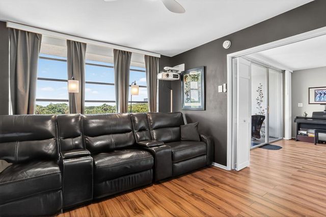 3960 Oaks Clubhouse Drive 504, Pompano Beach, FL 33069