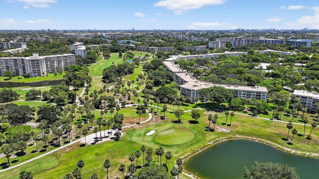 3960 Oaks Clubhouse Drive 504, Pompano Beach, FL 33069