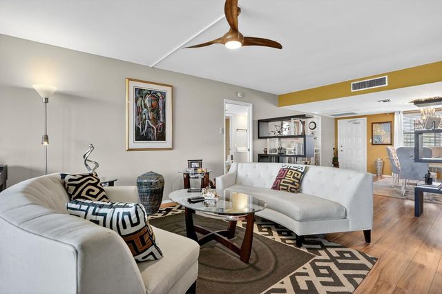 3960 Oaks Clubhouse Drive 504, Pompano Beach, FL 33069