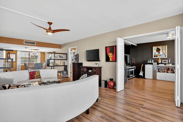 3960 Oaks Clubhouse Drive 504, Pompano Beach, FL 33069