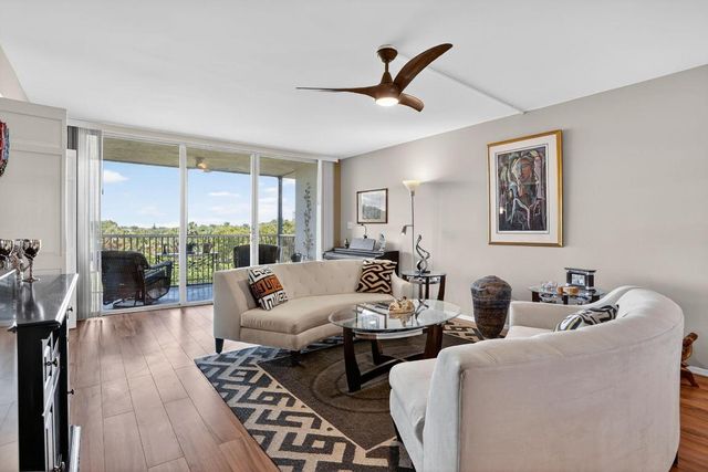 3960 Oaks Clubhouse Drive 504, Pompano Beach, FL 33069