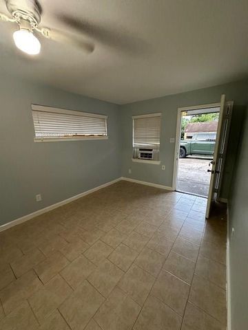 4701 Hoffman Street, Houston, TX 77026