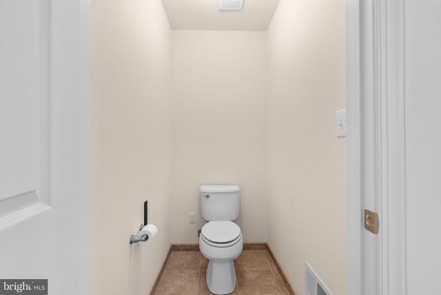 296 DEEPDALE DR, Kennett Square, PA 19348