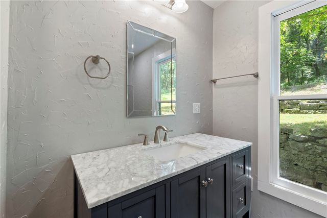 331 Dairy Hollow Road, Eureka Springs, AR 72632