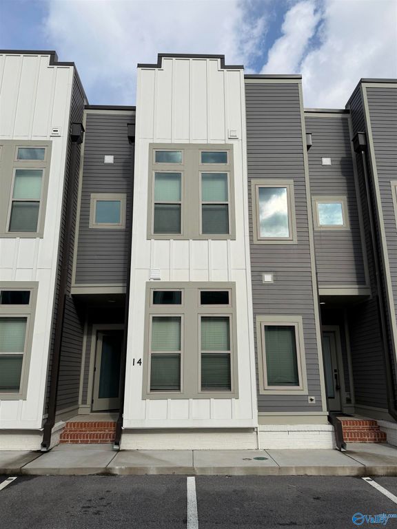 14 Walnut Street, Decatur, AL 35601