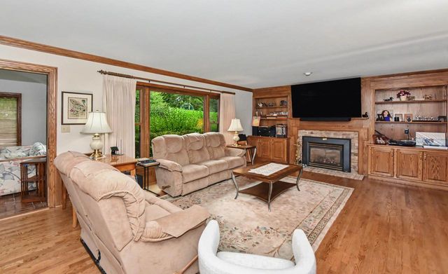 2130 Derrin LANE, Brookfield, WI 53045