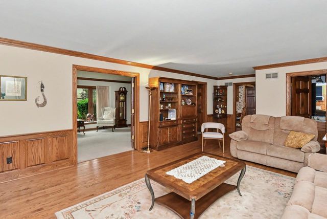 2130 Derrin LANE, Brookfield, WI 53045