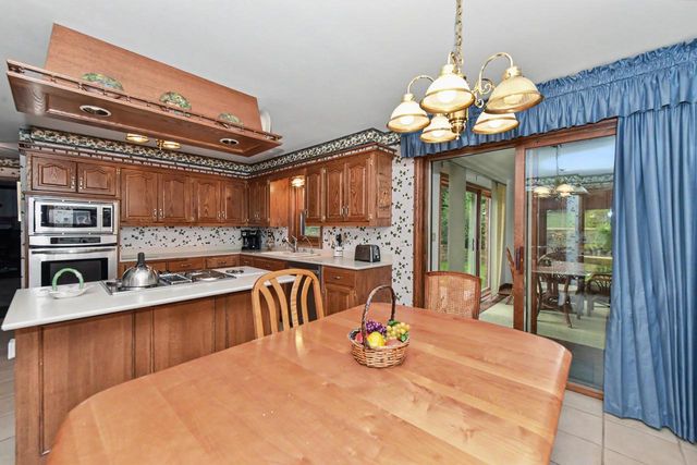 2130 Derrin LANE, Brookfield, WI 53045