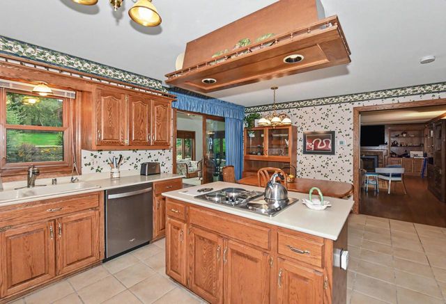 2130 Derrin LANE, Brookfield, WI 53045