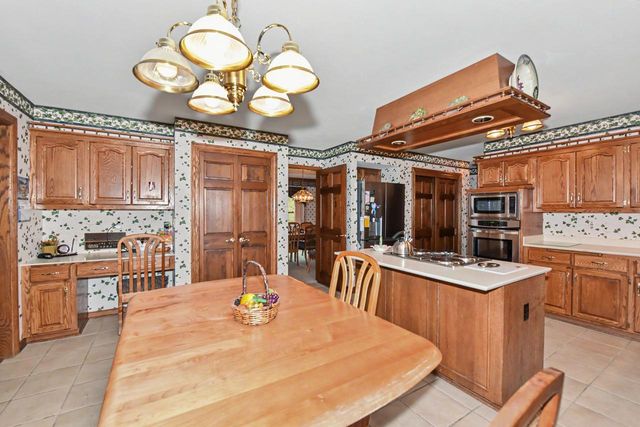 2130 Derrin LANE, Brookfield, WI 53045