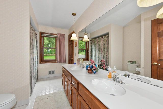 2130 Derrin LANE, Brookfield, WI 53045