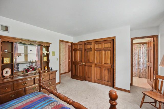 2130 Derrin LANE, Brookfield, WI 53045