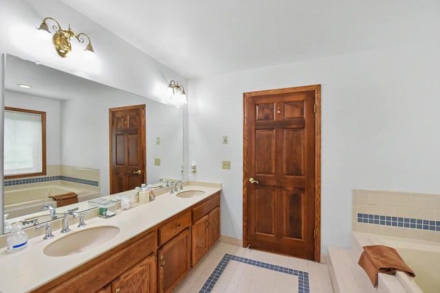 2130 Derrin LANE, Brookfield, WI 53045