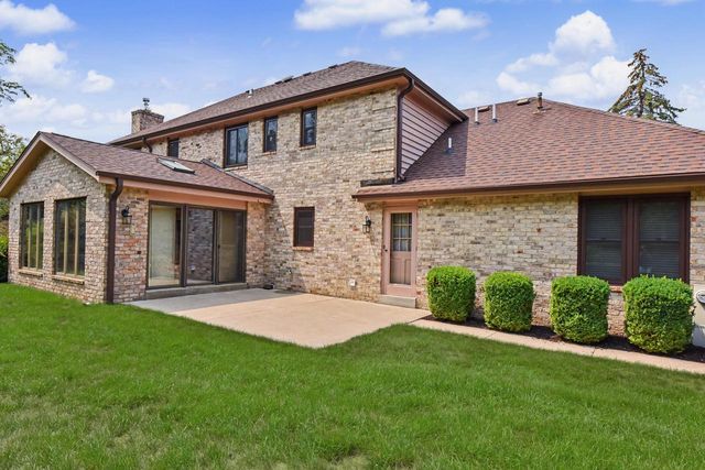 2130 Derrin LANE, Brookfield, WI 53045