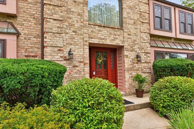 2130 Derrin LANE, Brookfield, WI 53045
