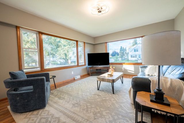 2701 4th AVENUE, South Milwaukee, WI 53172