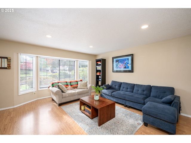 13675 Sw FEIRING Ln, Tigard, OR 97223