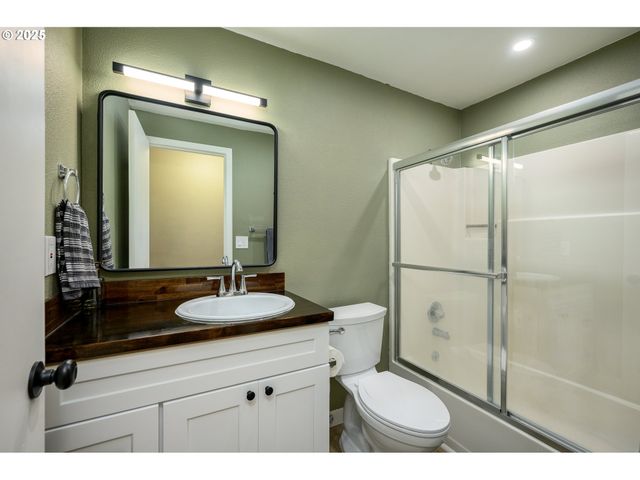 13675 Sw FEIRING Ln, Tigard, OR 97223