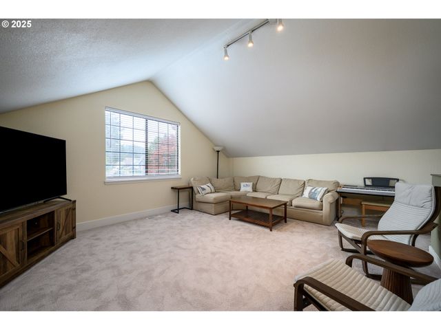 13675 Sw FEIRING Ln, Tigard, OR 97223