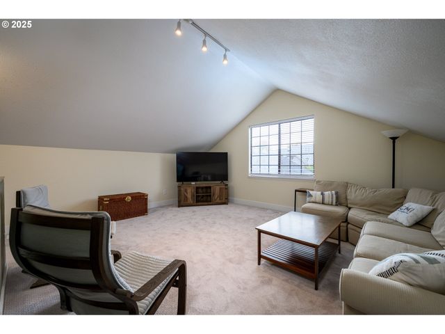 13675 Sw FEIRING Ln, Tigard, OR 97223