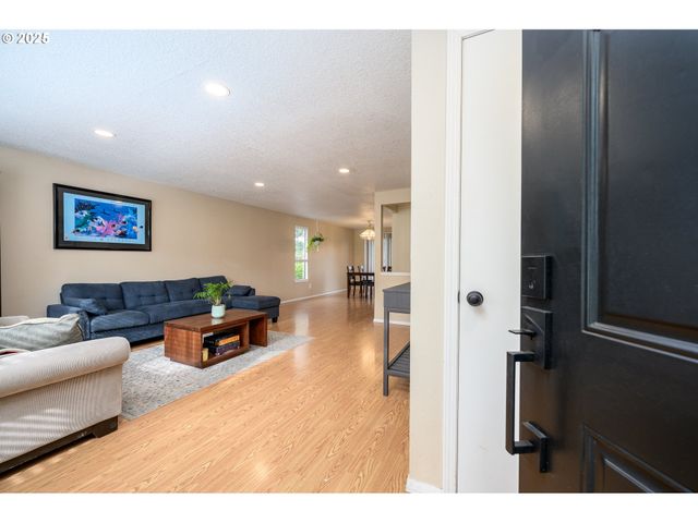 13675 Sw FEIRING Ln, Tigard, OR 97223