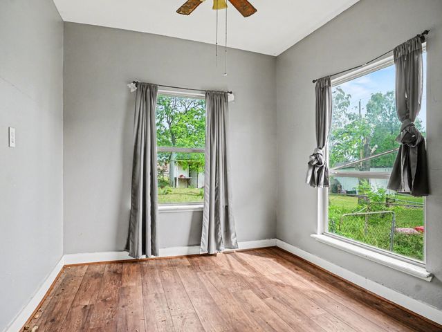 108 E Tyler Street, Ennis, TX 75119