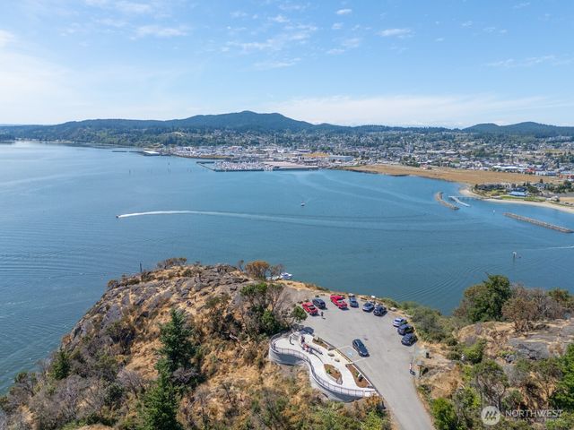 805 36th Street, Anacortes, WA 98221