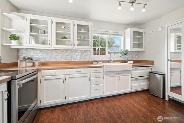 805 36th Street, Anacortes, WA 98221