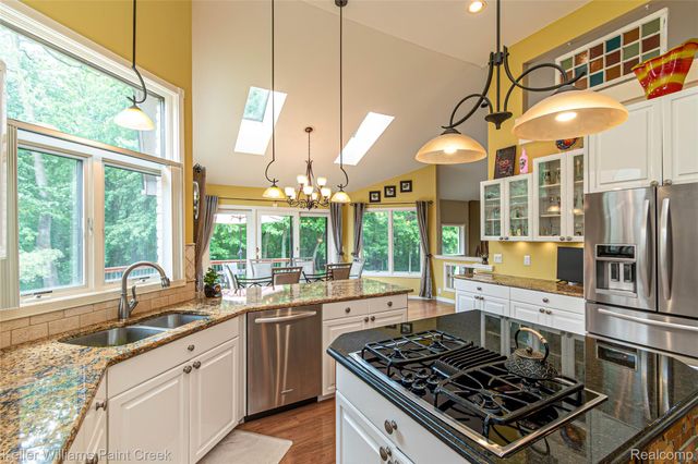 43737 Saint Julian Court, Sterling Heights, MI 48314
