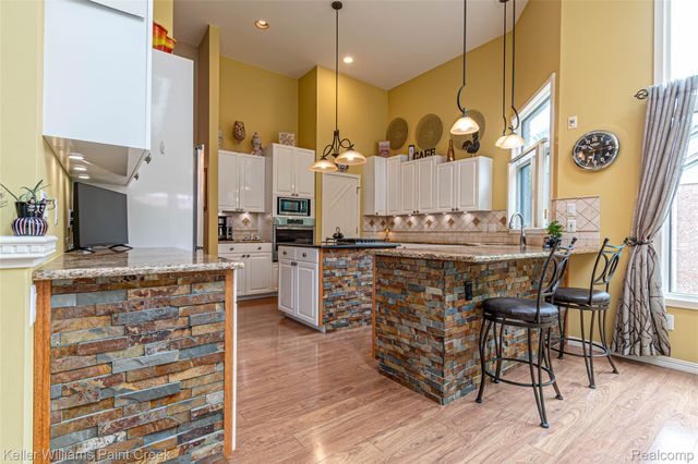 43737 Saint Julian Court, Sterling Heights, MI 48314